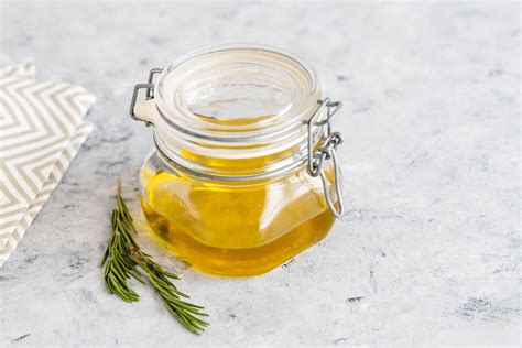 how to make rosemary oil.